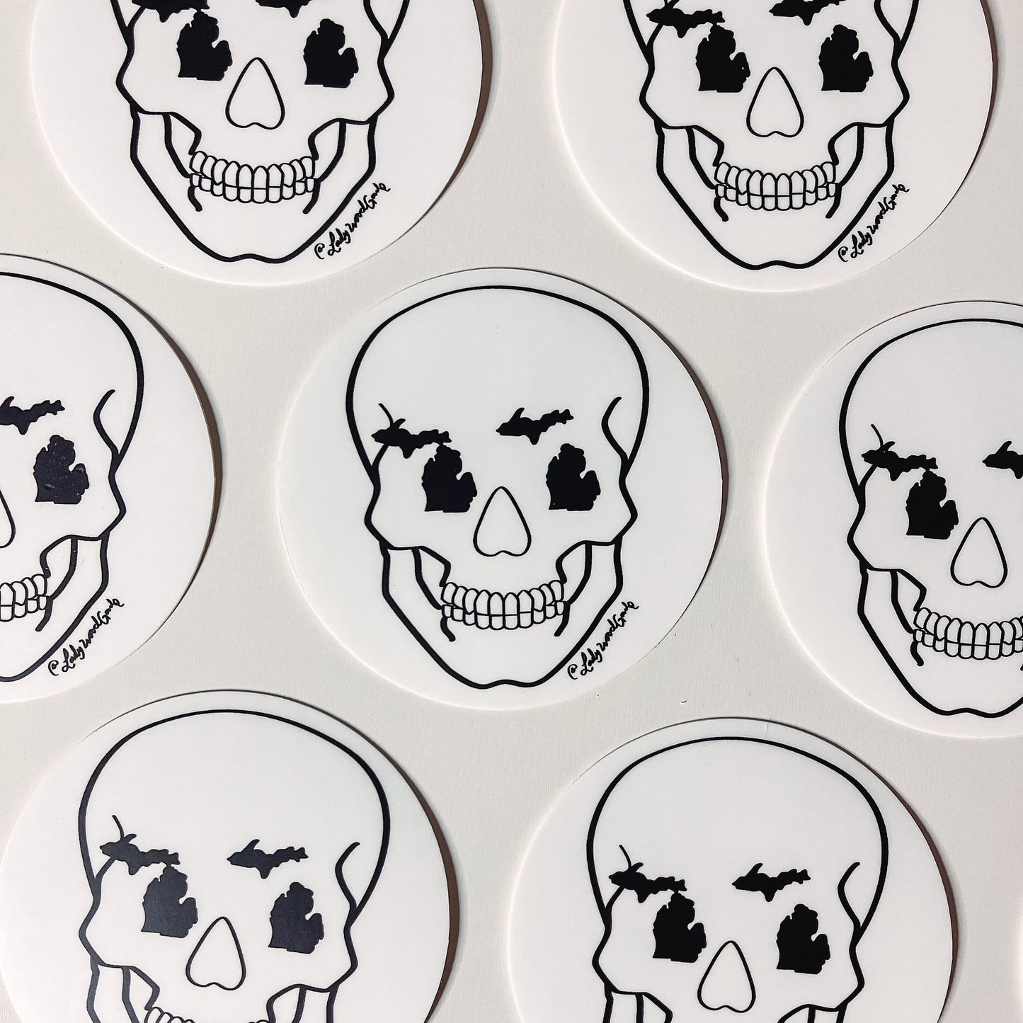 Skull round sticker