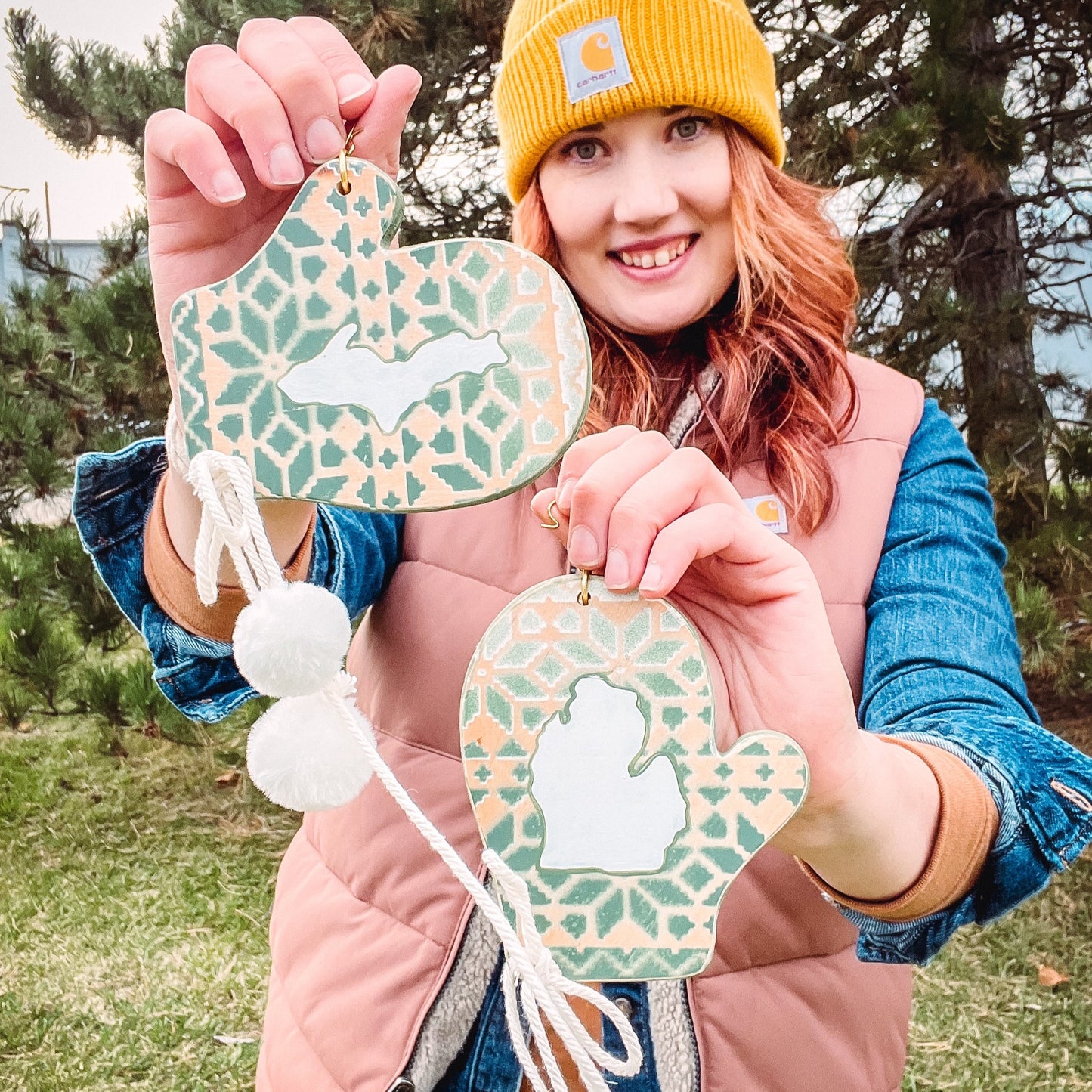 Green mini mitten Ornament